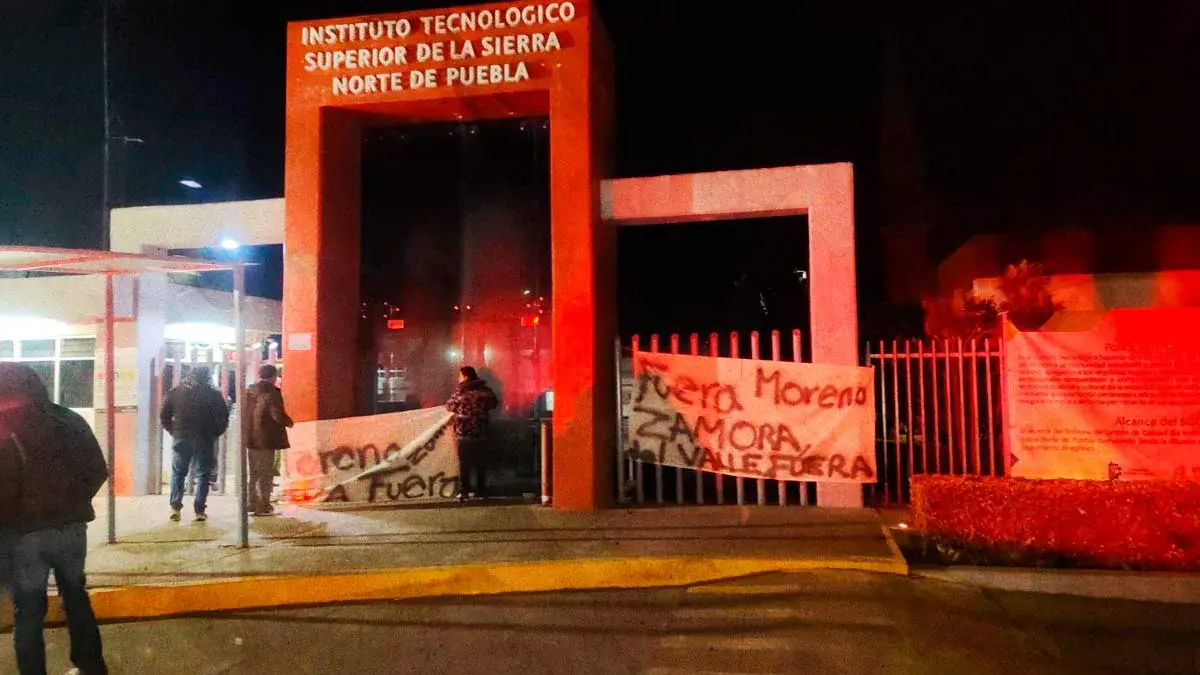 Alumnos del Tecnológico de la Sierra Norte de Puebla hacen paro estudiantil