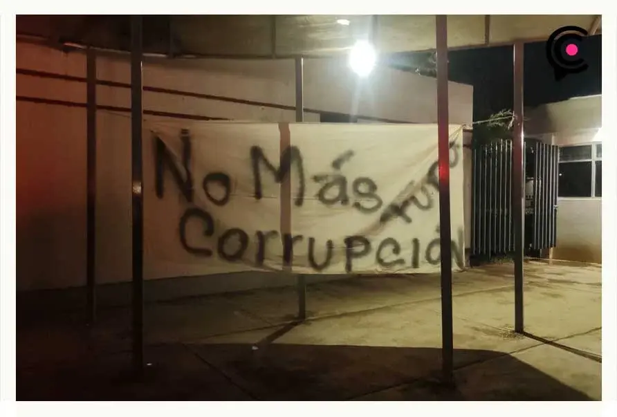Alumnos del Tecnológico de la Sierra Norte de Puebla hacen paro estudiantil