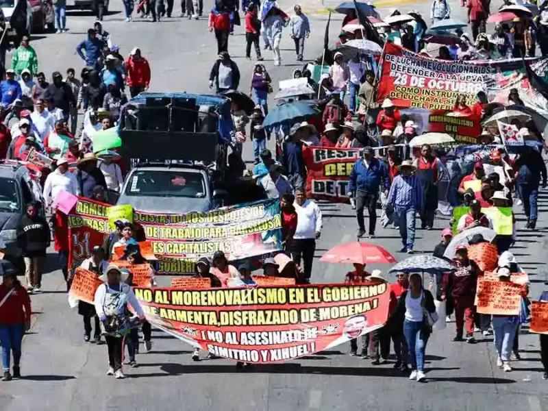 Manifestantes de UPVA 28 de Octubre causan caos vial en Puebla este 10 de abril 