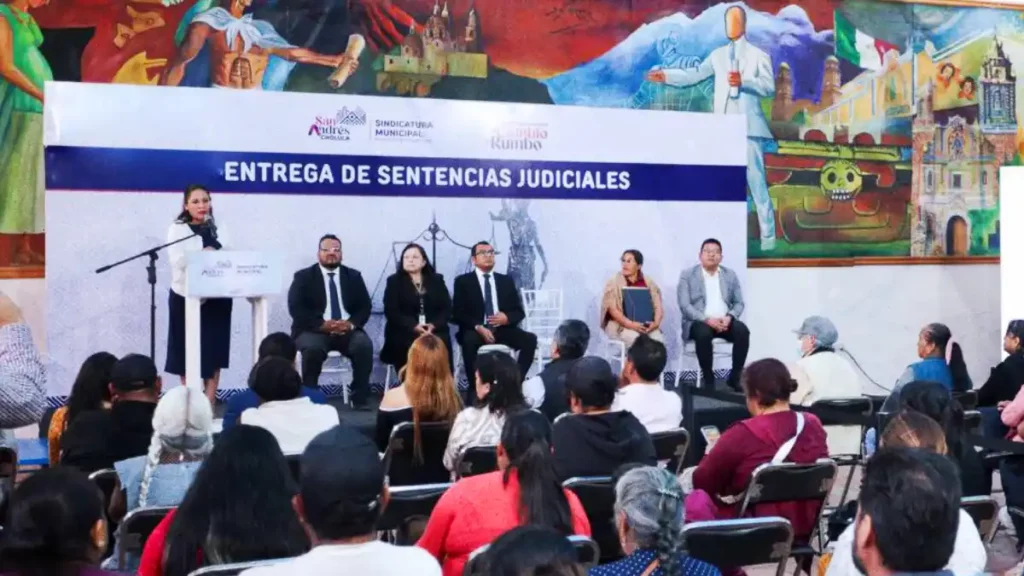 Brinda Lupita Cuautle certeza legal en San Andrés Cholula con entrega de sentencias