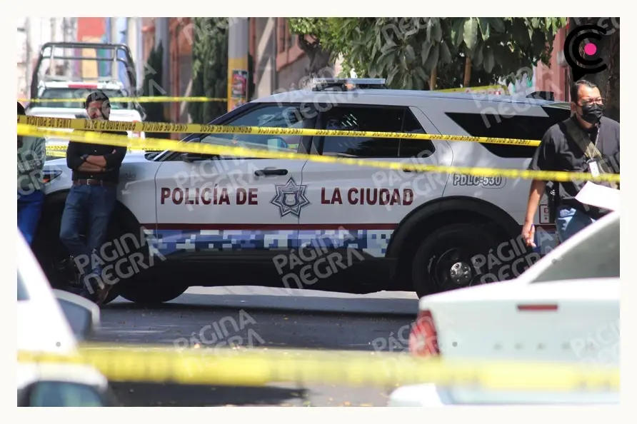 Mujer murió por paro cardiorrespiratorio dentro de un auto en el Barrio de Analco, Puebla