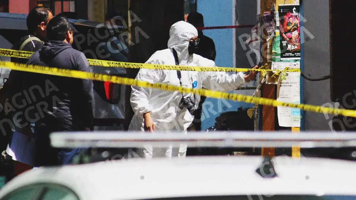 Mujer murió por paro cardiorrespiratorio dentro de un auto en el Barrio de Analco, Puebla