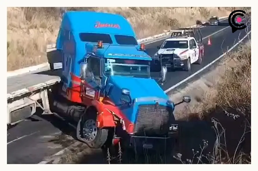 Mujer murió tras choque de tractocamiones en Chalchicomula de Sesma, Puebla