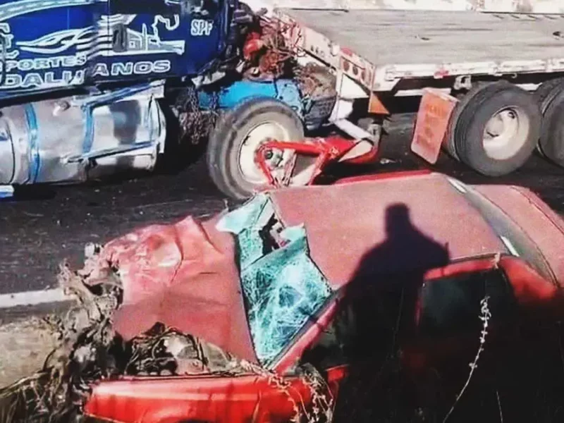 Mujer murió tras choque de tractocamiones en Chalchicomula de Sesma, Puebla