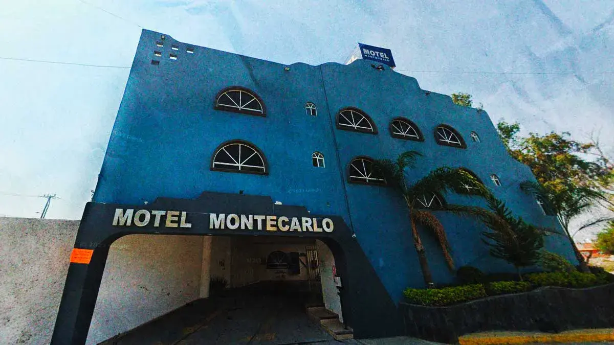 Mujer se aventó del tercer piso del motel Montecarlo en San Francisco Totimehuacan, Puebla