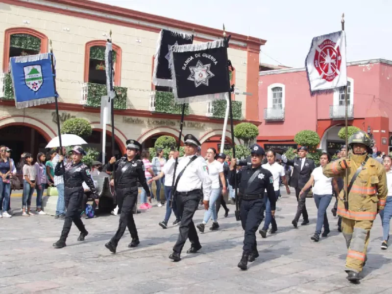 Ariadna Ayala invita a fortalecer la identidad como atlixquenses, participando en el desfile del 04 de mayo