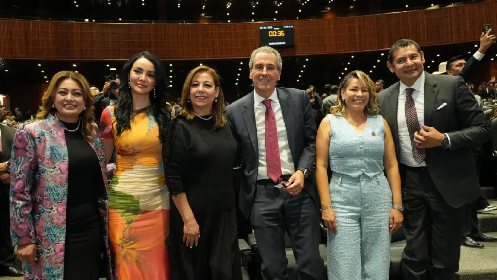 Presentes Armenta y Chedraui en la Cámara de Diputados por el 494 Aniversario de la Fundación de la Ciudad de Puebla
