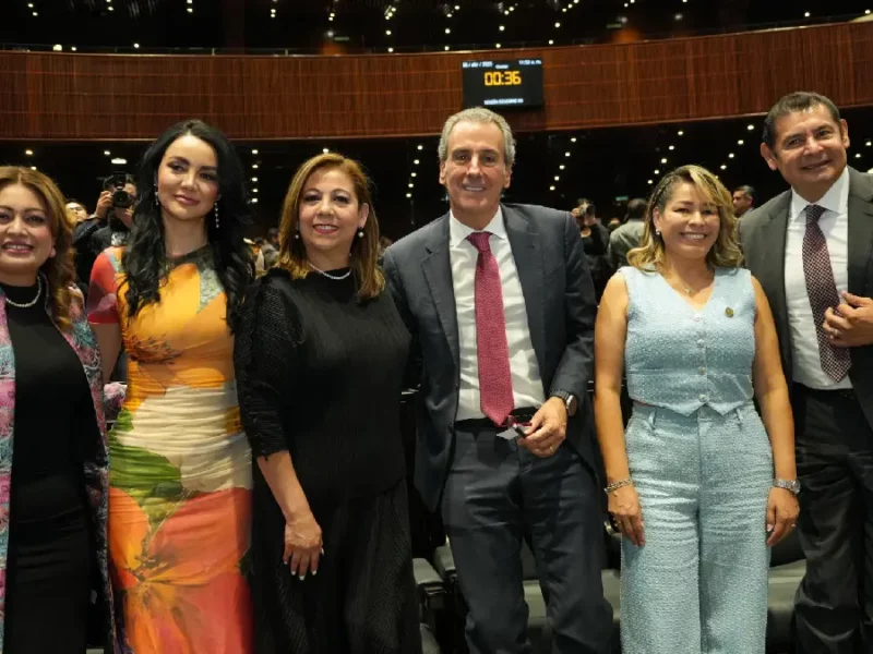 Presentes Armenta y Chedraui en la Cámara de Diputados por el 494 Aniversario de la Fundación de la Ciudad de Puebla
