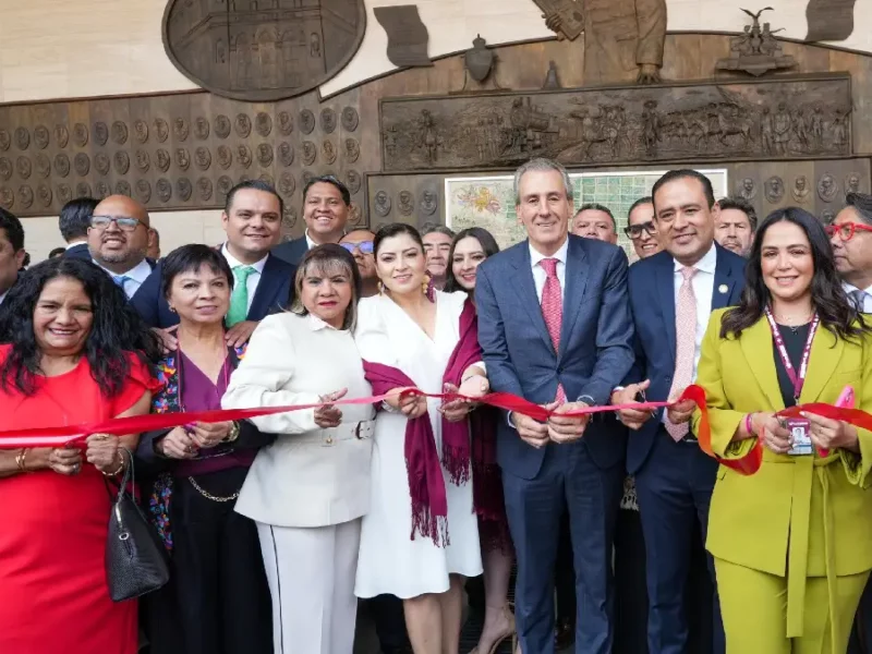 Inaugura Pepe Chedraui exposición de la Ciudad de Puebla en San Lázaro