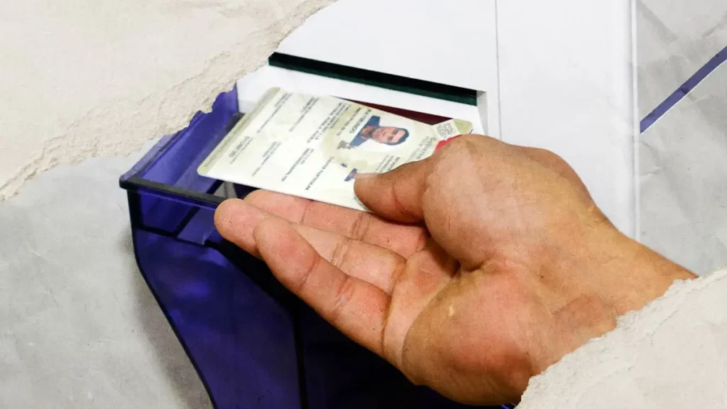 Gobierno de Puebla busca empresa para comprar nuevas licencias de conducir y simuladores de manejo