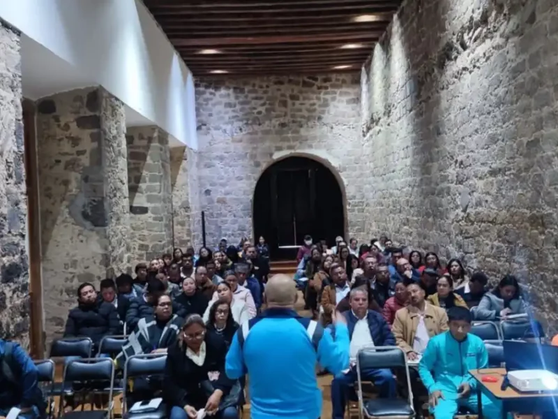 Directoras y directores de primarias de Zacatlán reciben capacitación sobre Protección Civil
