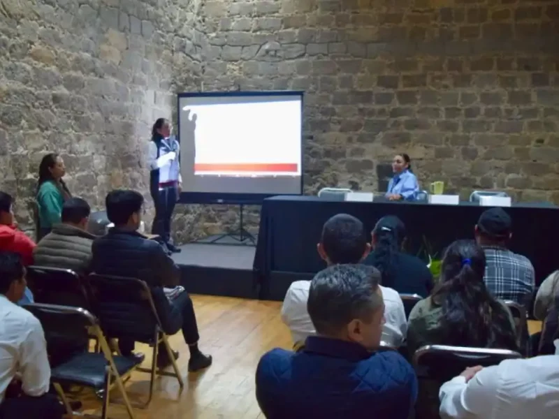Presidentes auxiliares de Zacatlán reciben capacitación sobre uso responsable de recursos públicos