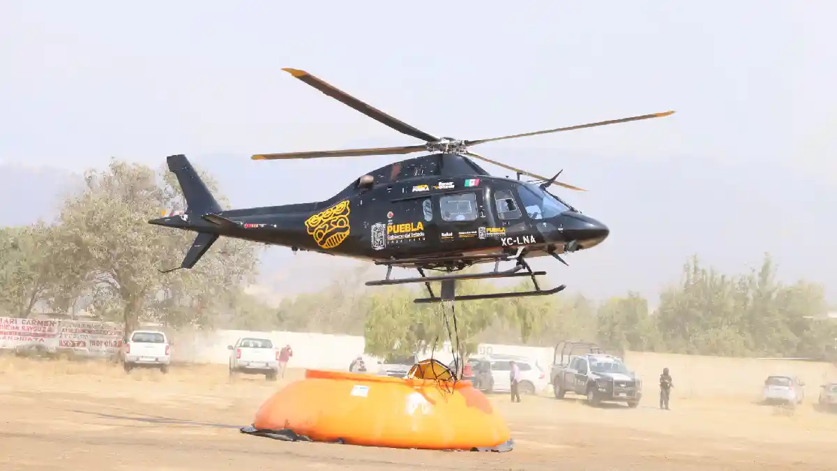 Por aire y por tierra, gobernador Alejandro Armenta supervisa combate de incendios