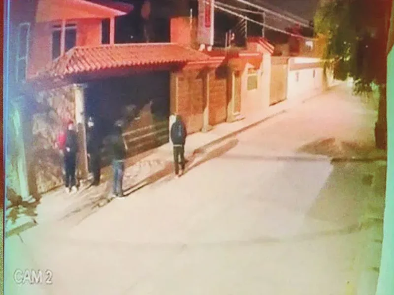 Difunden video de robo en casa de Totimehuacan, Puebla; delincuentes huyeron