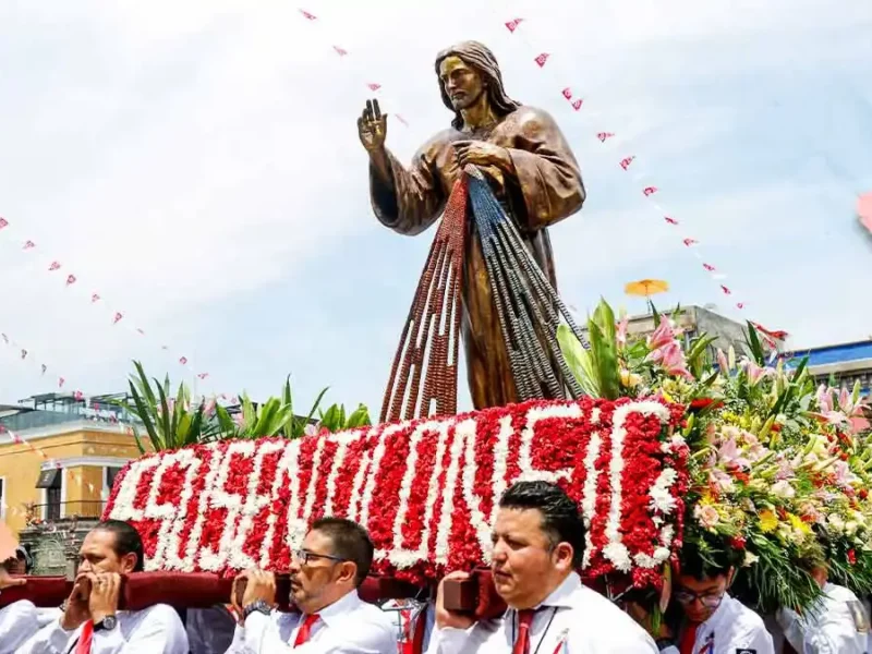 Procesión de Viernes Santo 2025 congrega a miles de personas en Puebla 