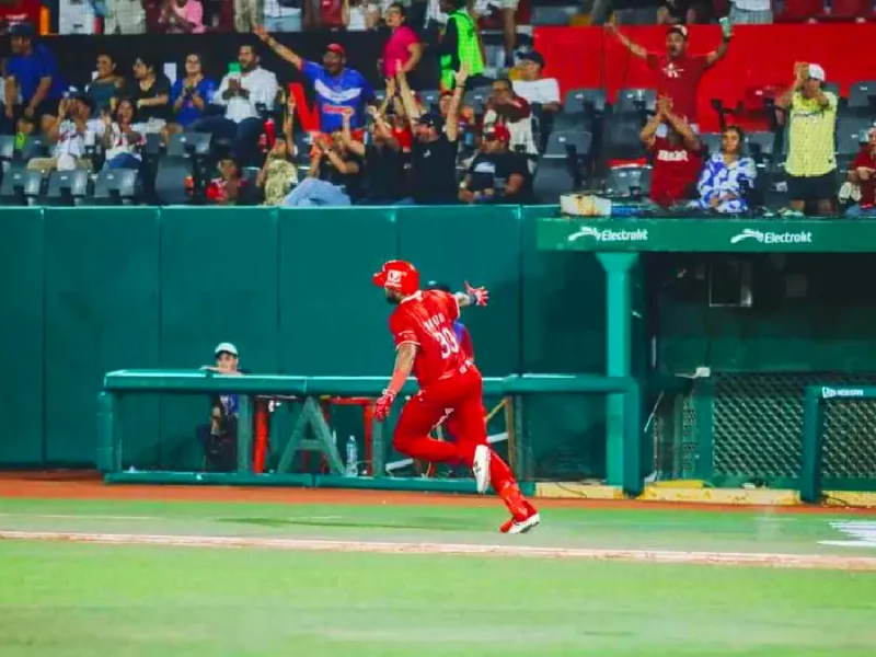 Sócrates Brito comanda triunfo de El Águila de Veracruz sobre Pericos en la Temporada 2025 