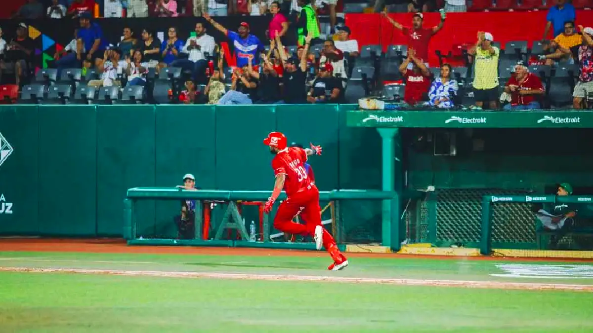 Sócrates Brito comanda triunfo de El Águila de Veracruz sobre Pericos en la Temporada 2025 