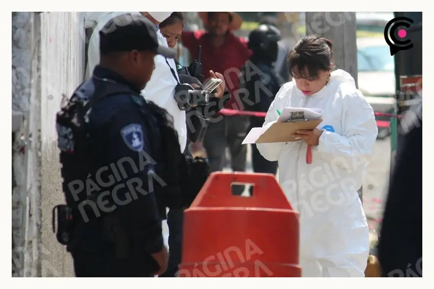Abandonan cuerpo encobijado y entambado frente a taller de Santa María La Rivera, Puebla 