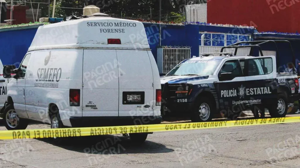 Abandonan cuerpo encobijado y entambado frente a taller de Santa María La Rivera, Puebla 