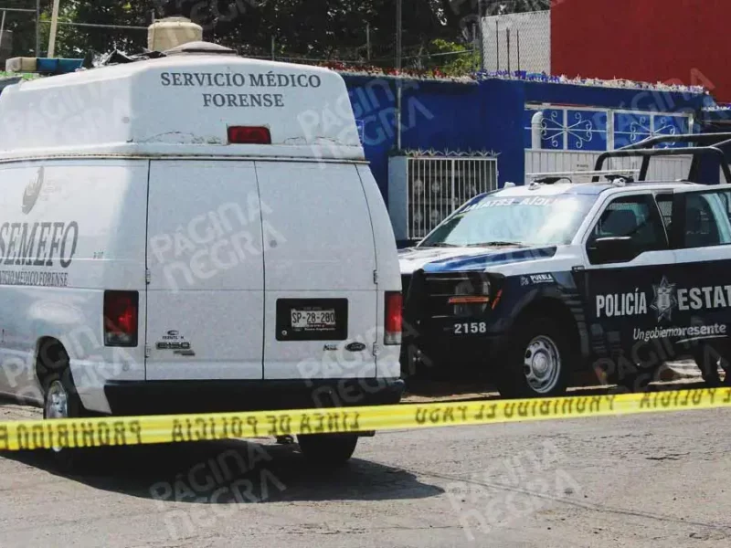 Abandonan cuerpo encobijado y entambado frente a taller de Santa María La Rivera, Puebla 