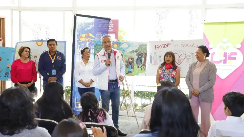 Fomenta SMDIF integración familiar mediante concurso de dibujo “la familia es amor”