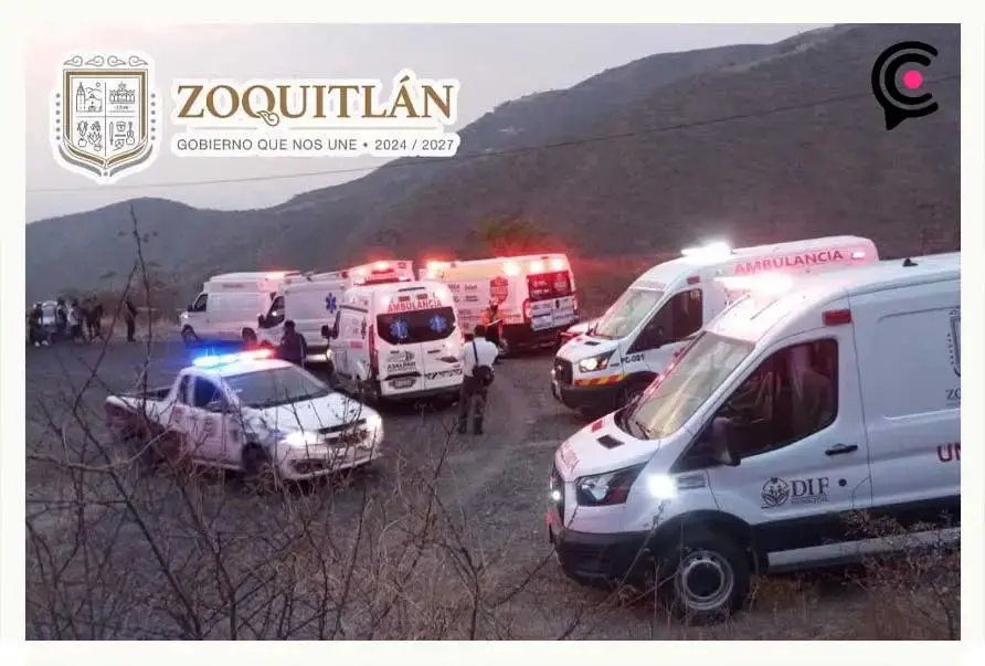 Autobús con jornaleros volcó en barranco de Coxcatlán; reportan fallecidos y lesionados