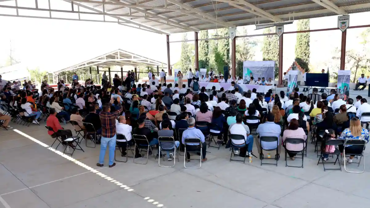 Refrenda Laura Artemisa compromiso de escuchar a sociedad, en Foro para Construcción de una Convivencia Escolar Sana e Integral