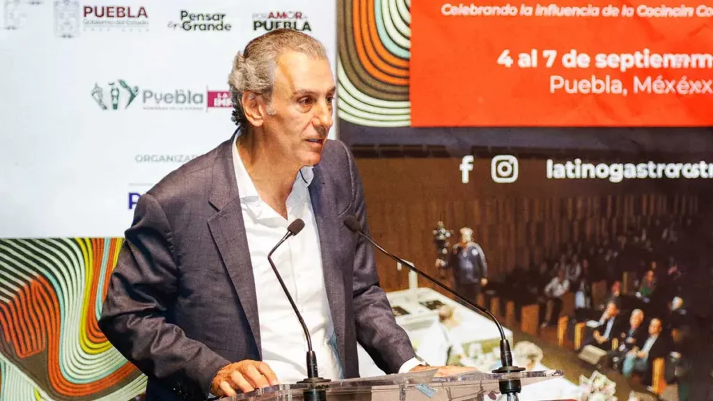 Pepe Chedraui impulsa la rehabilitación del camino a La Resurrección, Puebla  