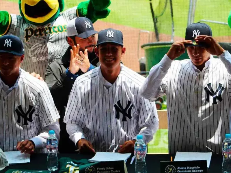 Yankees firma a peloteros de la Academia de Pericos de Puebla