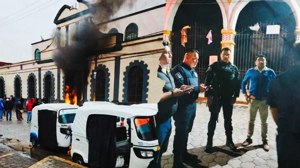 Policías y Guardia Nacional evitan el linchamiento de tres ladrones en Acatzingo
