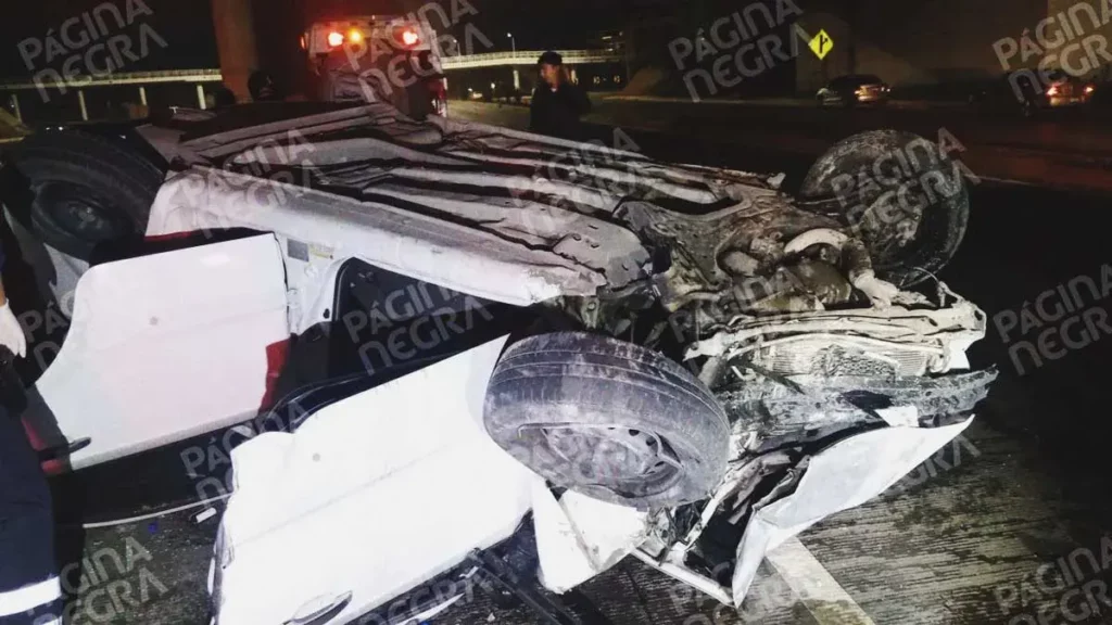 Choque y volcadura dejó dos heridos en Vía Atlixcáyotl, Puebla; conductor manejaba borracho