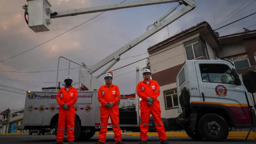 Nueva iluminación LED llega a la colonia Miguel Hidalgo, gracias Puebla Brilla