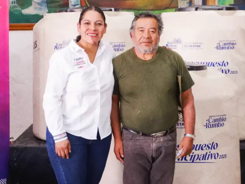 Mejora Lupita Cuautle condiciones de vida en San Andrés con entrega de tinacos