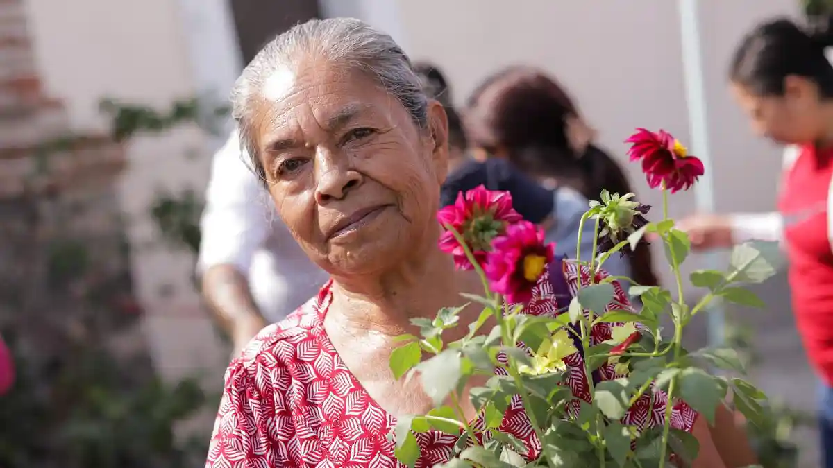 Conmemora Lupita Cuautle el Día de la Madre Tierra con jornada de adopción de árboles