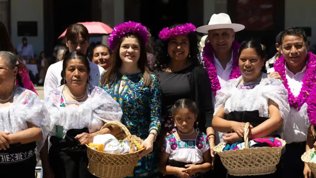 100 productores de 12 municipios de la Sierra reunidos en el Agrotianguis