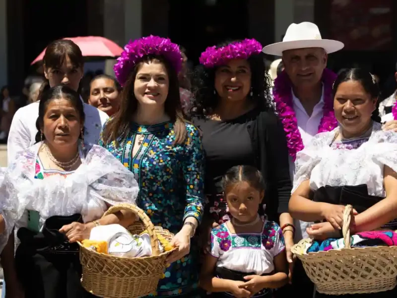100 productores de 12 municipios de la Sierra reunidos en el Agrotianguis