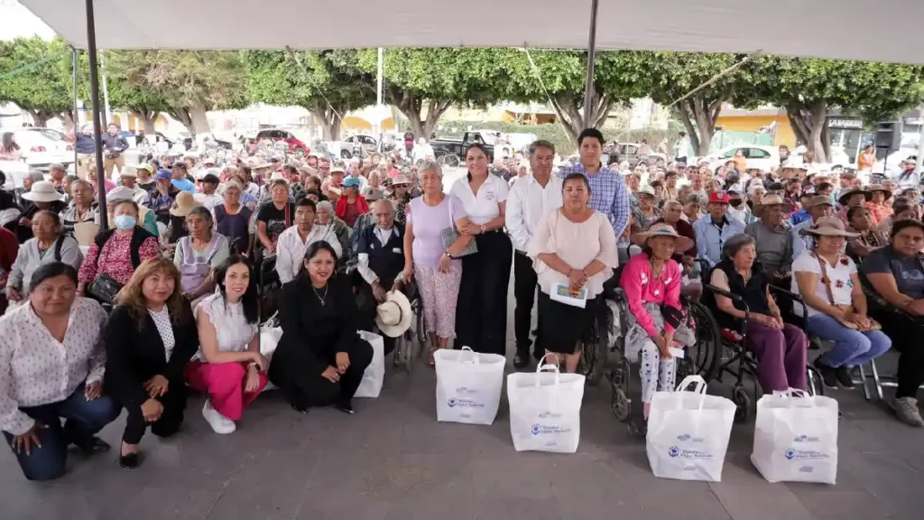 Fortalece Lupita Cuautle la alimentación de las familias sanandreseñas