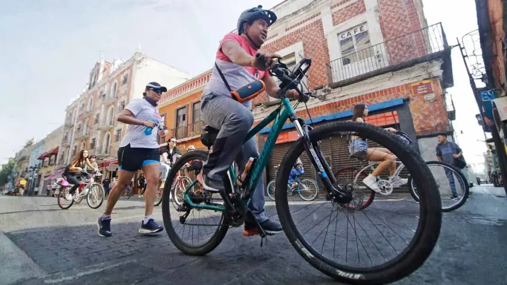 Congreso de Puebla desecha iniciativa para regular el uso de bicis y scooters eléctricos