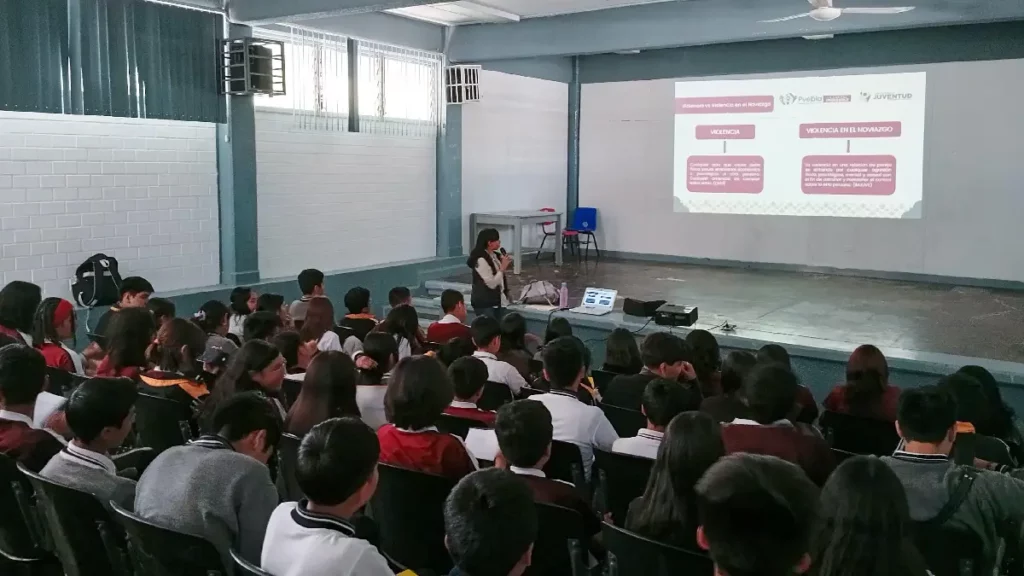 Promueve Gobierno de la Ciudad relaciones sanas entre jóvenes a través de conferencias