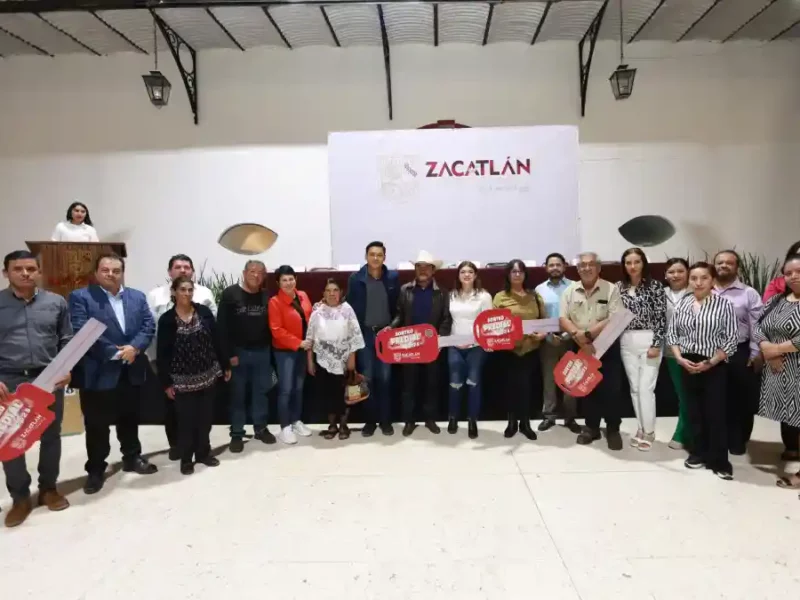 Joel Hernández, ganador del auto en el sorteo Predial, reconoce el trabajo de Bety Sánchez