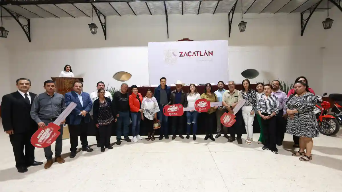 Joel Hernández, ganador del auto en el sorteo Predial, reconoce el trabajo de Bety Sánchez