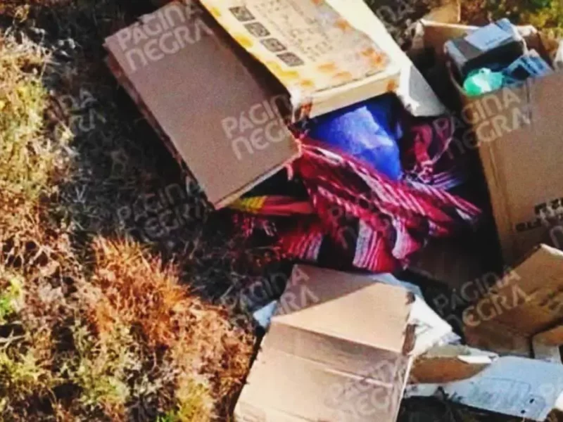 Abandonan cuerpo encobijado y cubierto con cartones en San Jerónimo Caleras, Puebla