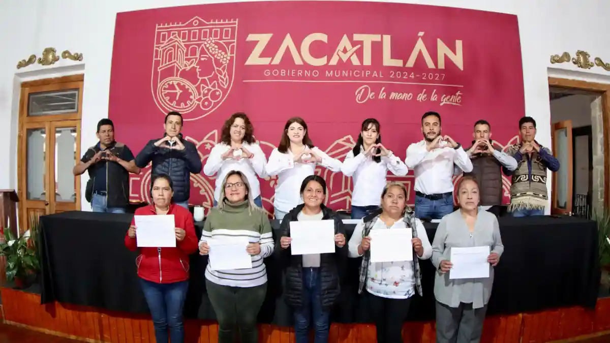 Ayuntamiento de Zacatlán y Gobierno del Estado entregan primeros cheques para obra comunitaria