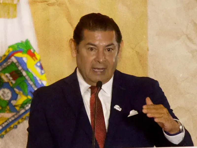 Alejandro Armenta solicitará auditoría al Issstep tras denuncias por mal servicio 