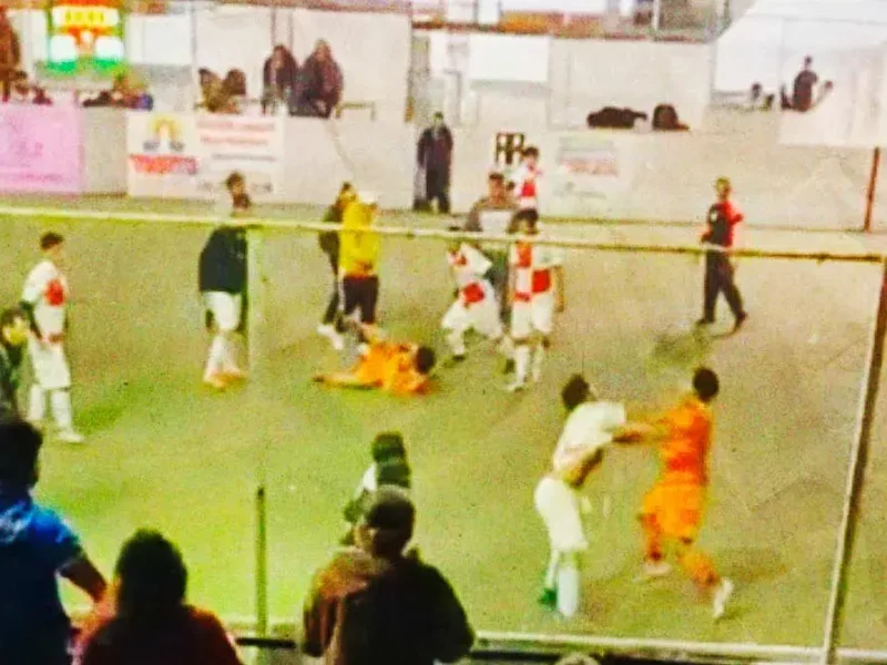 Balean a pareja tras riña en partido de fútbol en Libres, Puebla