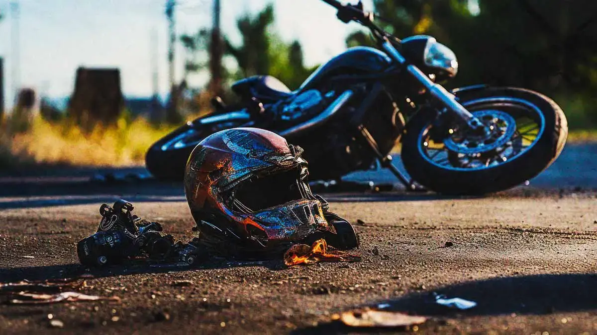 Motociclista murió tras chocar con un muro de contención en la colonia La Loma, Puebla