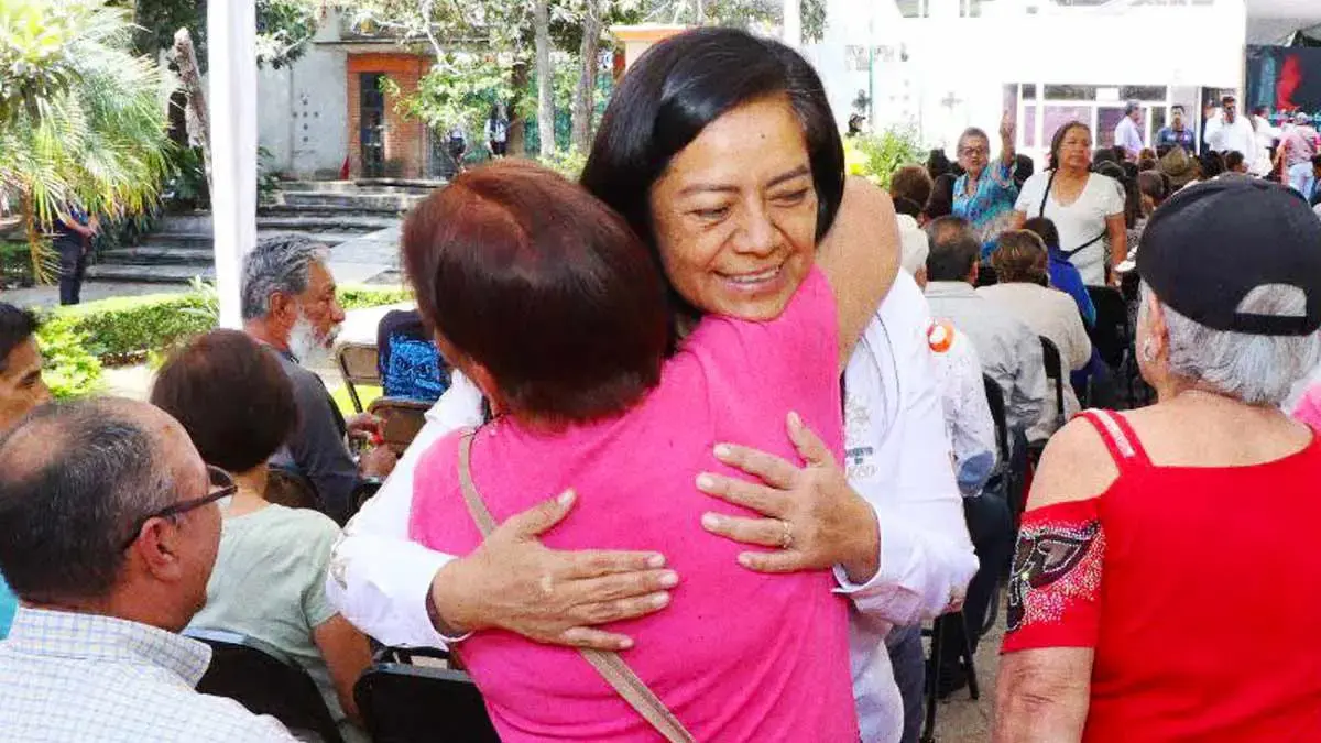 Ariadna Ayala presidenta de Atlixco facilita trámites para personas con discapacidad