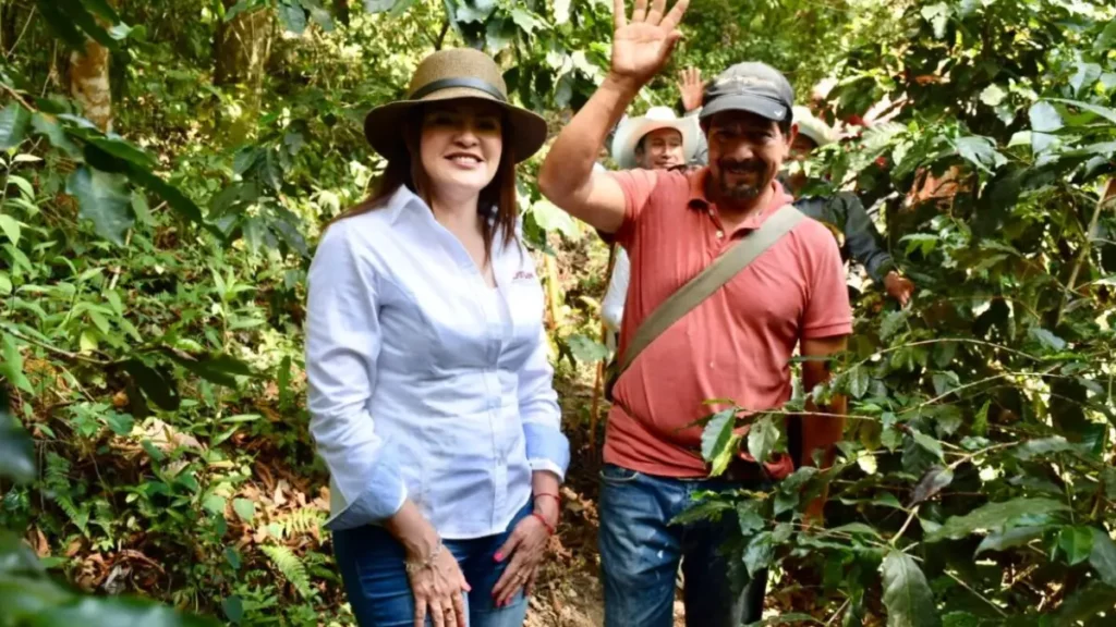 San Cristóbal Xochimilpa tendrá agua potable; Bety Sánchez supervisa obra