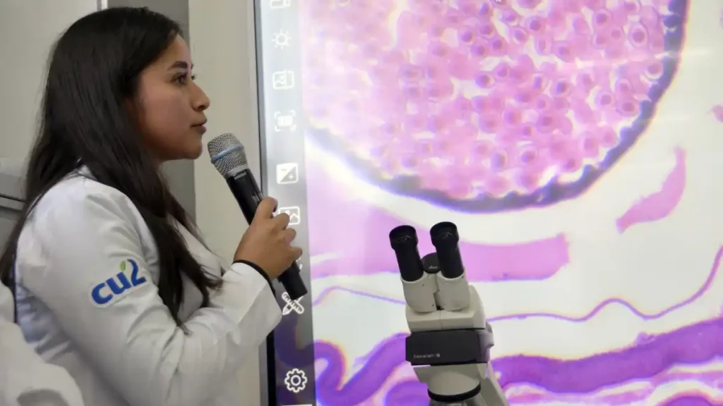 Entrega Rectora Lilia Cedillo 50 microscopios para laboratorios en CU2