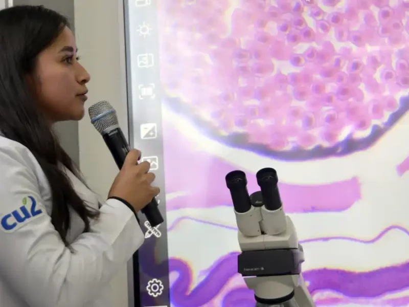 Entrega Rectora Lilia Cedillo 50 microscopios para laboratorios en CU2